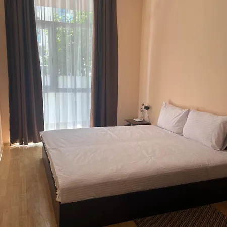 Pirop City Apartman *